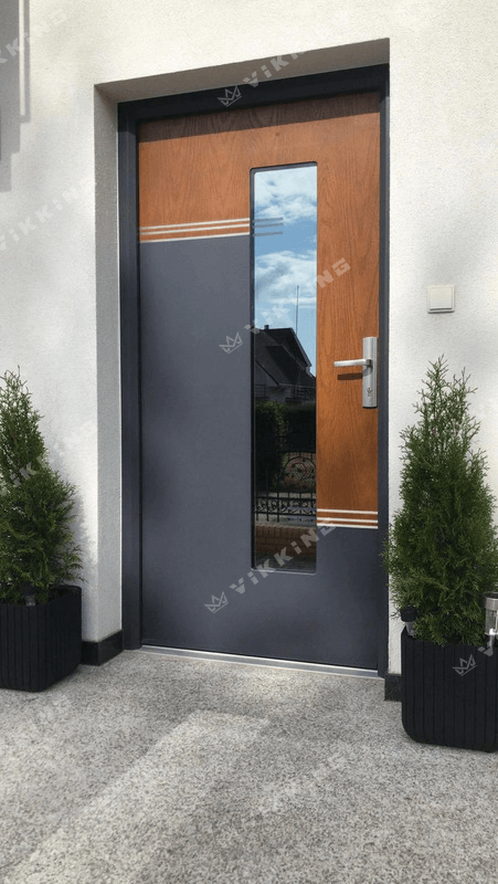 Composite doors with two finishes